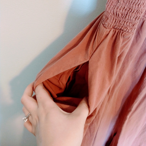 Vici Mello day MATTEA SMOCKED POCKETED JUMPSUIT - SIENNA. Size medium.  The stra - Picture 6 of 6